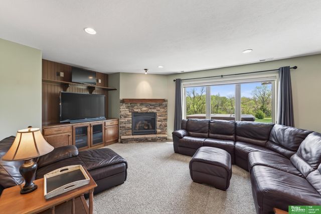 827 Wedgewood Court, Plattsmouth, NE 68048