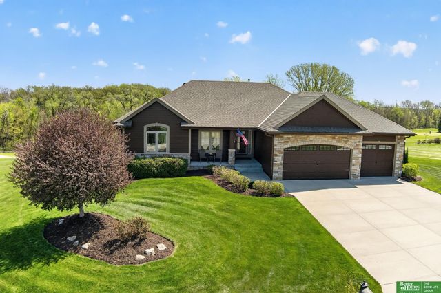 827 Wedgewood Court, Plattsmouth, NE 68048