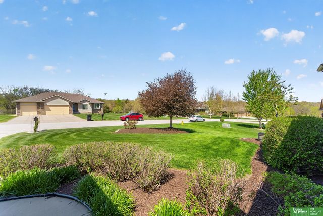 827 Wedgewood Court, Plattsmouth, NE 68048
