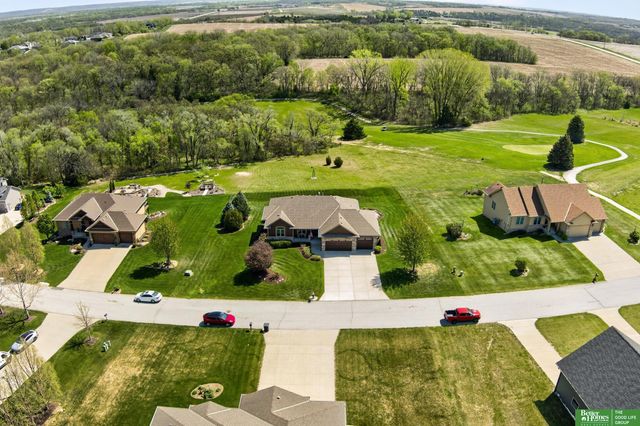 827 Wedgewood Court, Plattsmouth, NE 68048