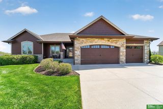 827 Wedgewood Court, Plattsmouth, NE 68048