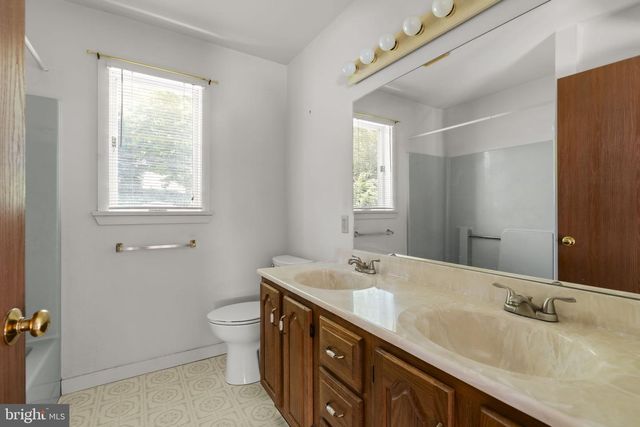 21 SPEEDWELL FORGE RD, Lititz, PA 17543