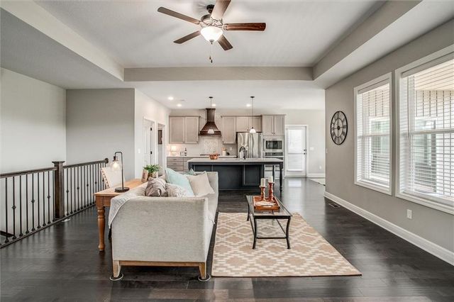 3718 NW 96th Court, Kansas City, MO 64154