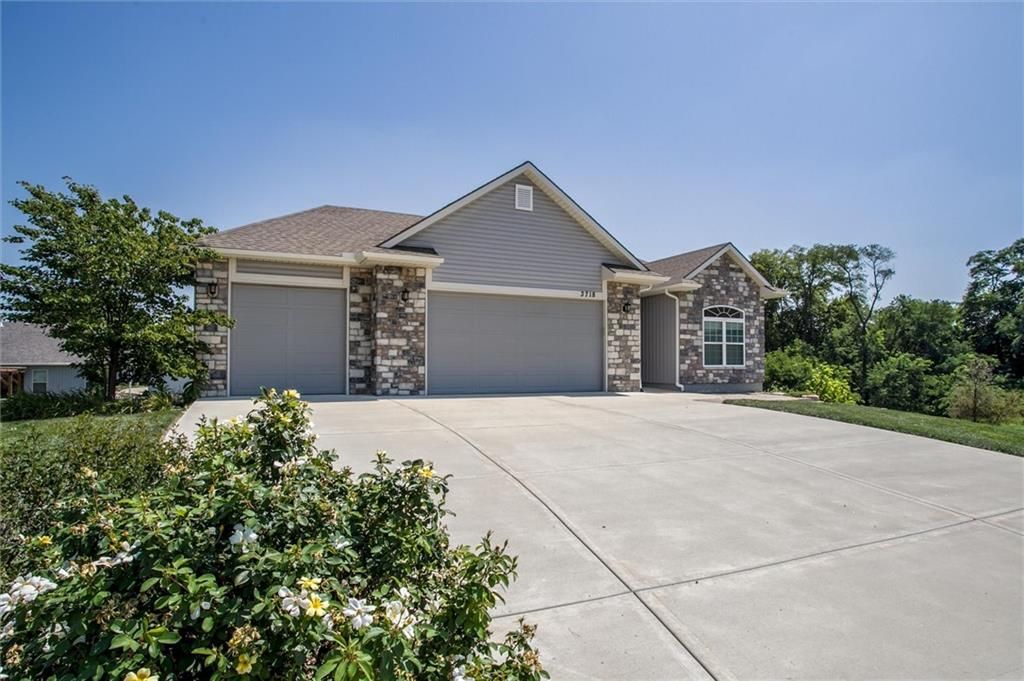 3718 NW 96th Court, Kansas City, MO 64154