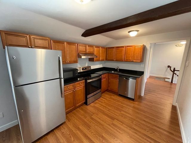 8-10 Essex St 8, Andover, MA 01810