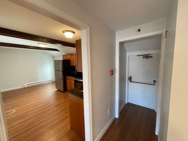 8-10 Essex St 8, Andover, MA 01810