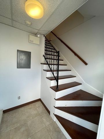 8-10 Essex St 8, Andover, MA 01810