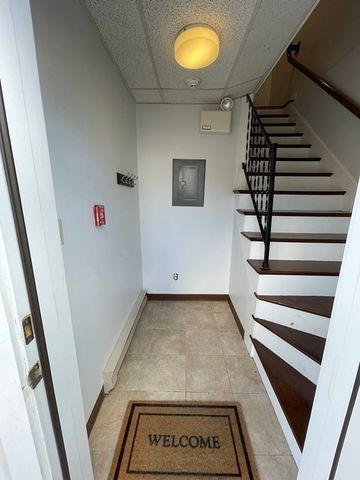 8-10 Essex St 8, Andover, MA 01810