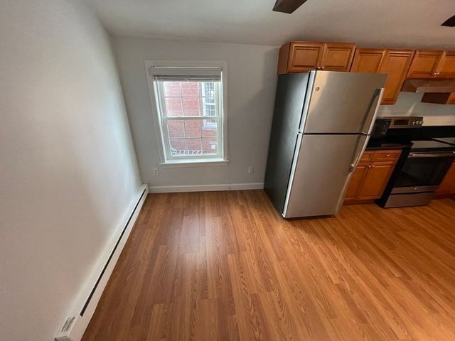 8-10 Essex St 8, Andover, MA 01810