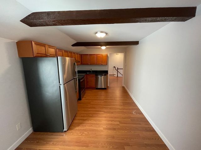 8-10 Essex St 8, Andover, MA 01810