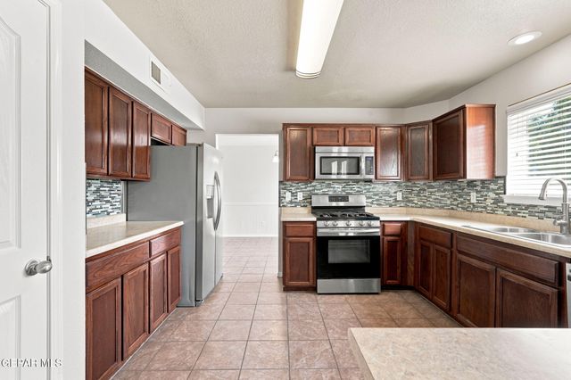 2916 PINO BLANCO Place, El Paso, TX 79938