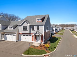 1 Newbury Court 1, North Haven, CT 06473