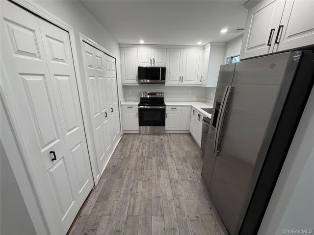 203 Springmeadow Drive B, Holbrook, NY 11741