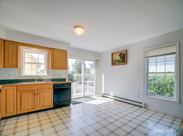 6 Mettler Street, Woodbridge, CT 06525