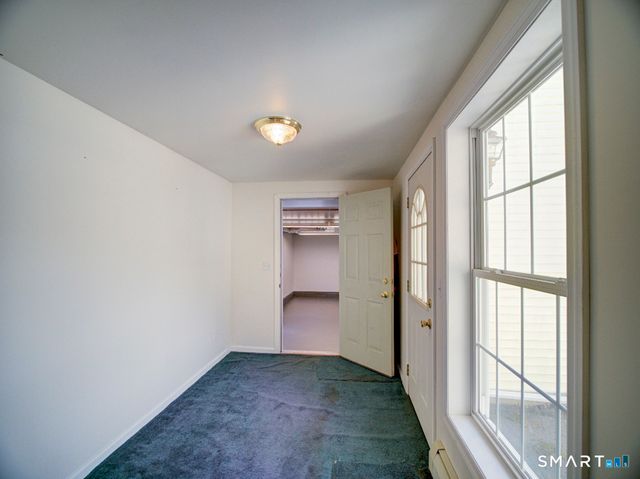 6 Mettler Street, Woodbridge, CT 06525