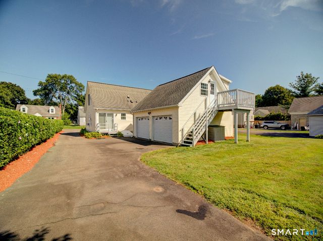 6 Mettler Street, Woodbridge, CT 06525