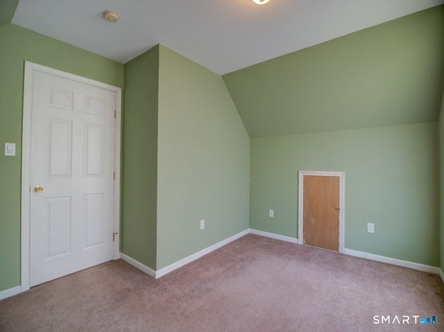 6 Mettler Street, Woodbridge, CT 06525