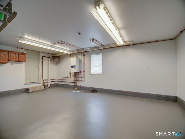 6 Mettler Street, Woodbridge, CT 06525