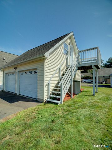 6 Mettler Street, Woodbridge, CT 06525