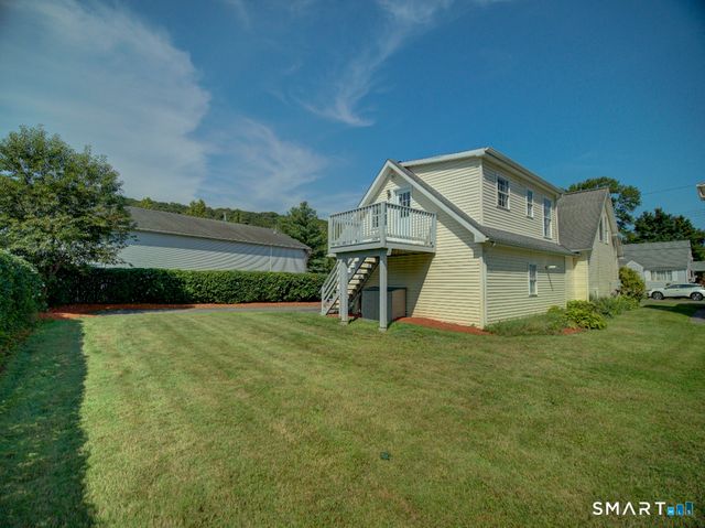 6 Mettler Street, Woodbridge, CT 06525