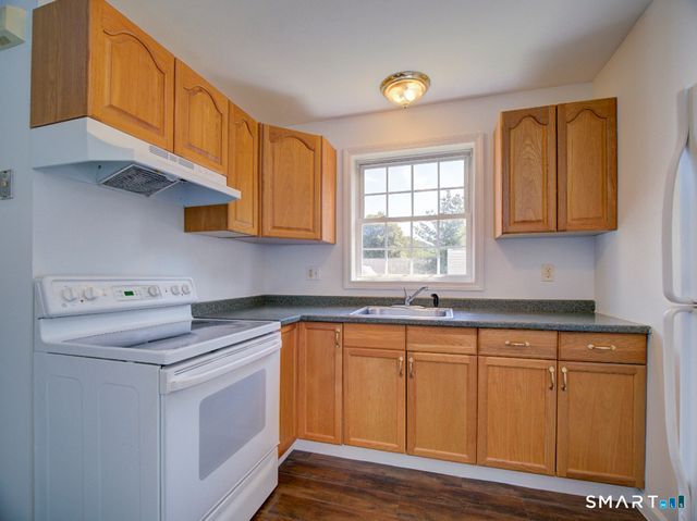 6 Mettler Street, Woodbridge, CT 06525