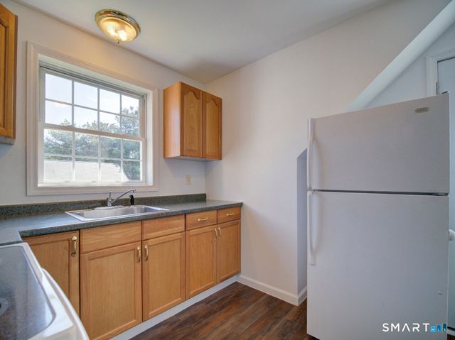 6 Mettler Street, Woodbridge, CT 06525