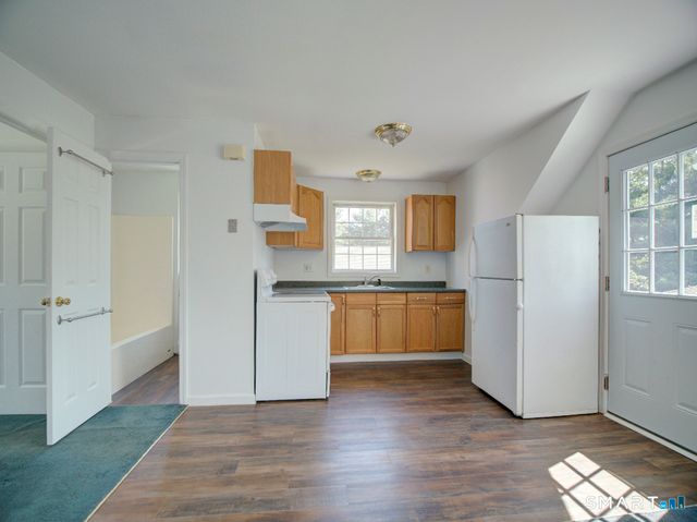 6 Mettler Street, Woodbridge, CT 06525