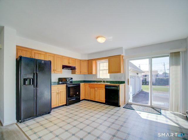6 Mettler Street, Woodbridge, CT 06525