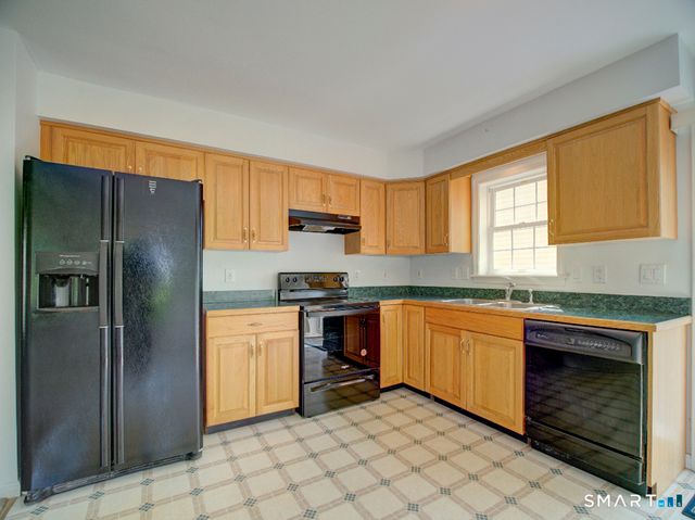 6 Mettler Street, Woodbridge, CT 06525