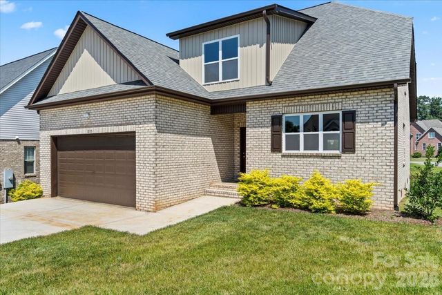 1033 12th Avenue Drive NW, Hickory, NC 28601