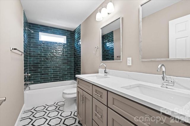 1033 12th Avenue Drive NW, Hickory, NC 28601