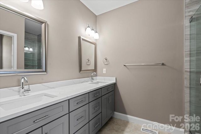 1033 12th Avenue Drive NW, Hickory, NC 28601