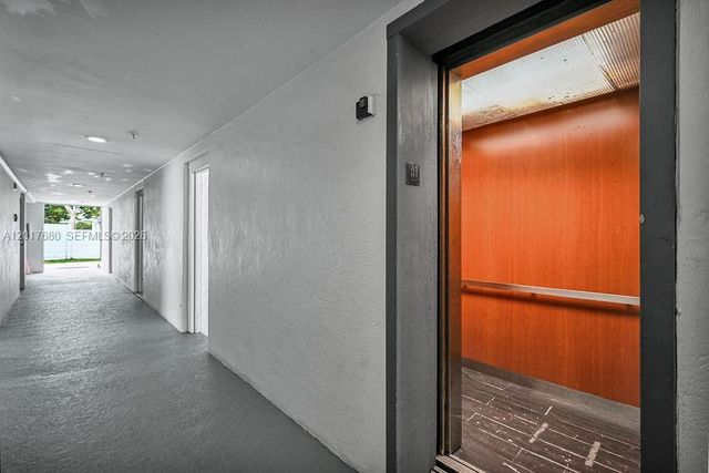 2920 SW 28th Ter 207, Miami, FL 33133