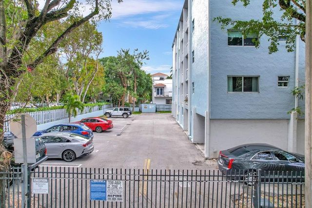 2920 SW 28th Ter 207, Miami, FL 33133