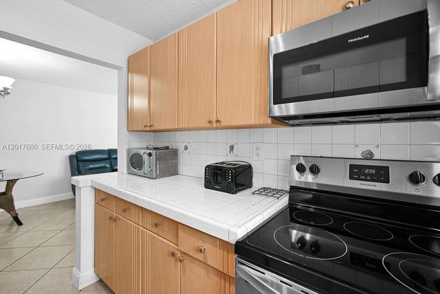 2920 SW 28th Ter 207, Miami, FL 33133