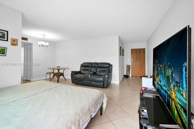 2920 SW 28th Ter 207, Miami, FL 33133