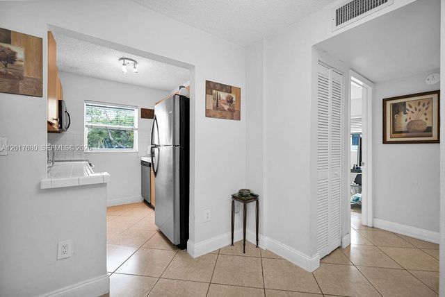 2920 SW 28th Ter 207, Miami, FL 33133