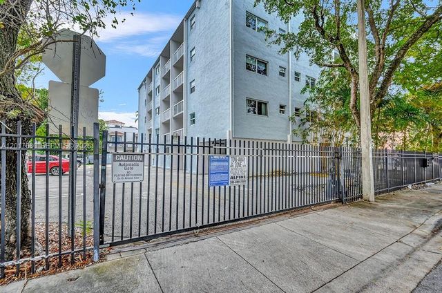 2920 SW 28th Ter 207, Miami, FL 33133