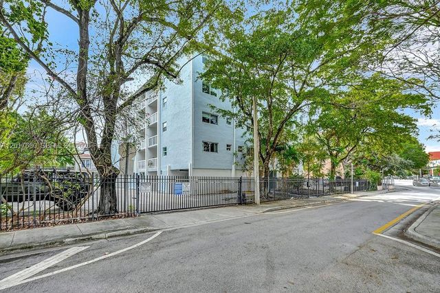 2920 SW 28th Ter 207, Miami, FL 33133