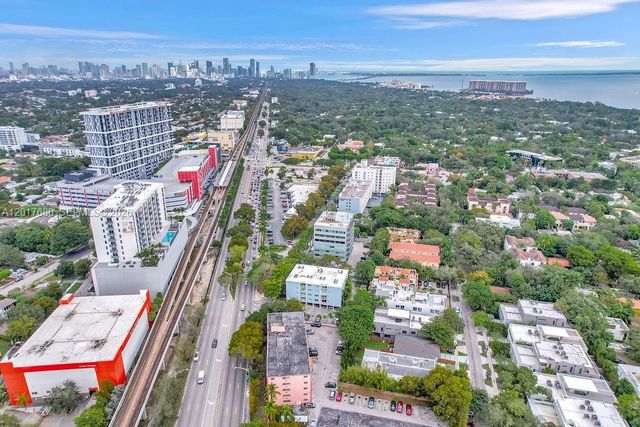2920 SW 28th Ter 207, Miami, FL 33133