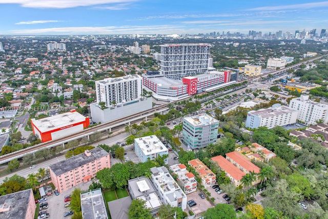 2920 SW 28th Ter 207, Miami, FL 33133