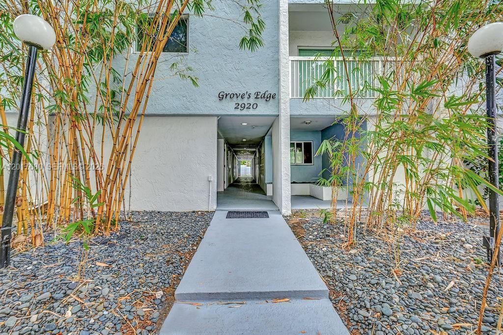 2920 SW 28th Ter 207, Miami, FL 33133