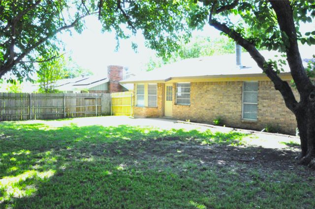 7536 Meadowbrook Drive, Watauga, TX 76148
