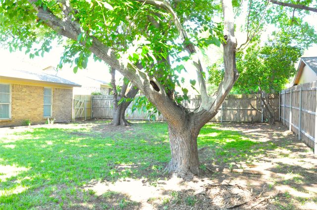 7536 Meadowbrook Drive, Watauga, TX 76148