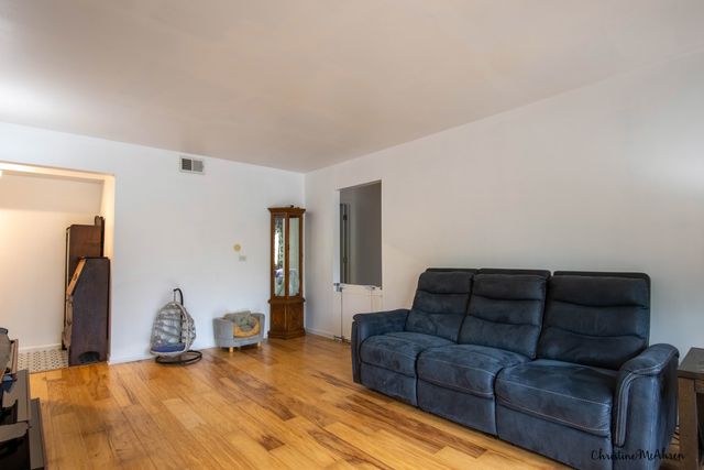 8473 Archer Avenue 204, Willow Springs, IL 60480