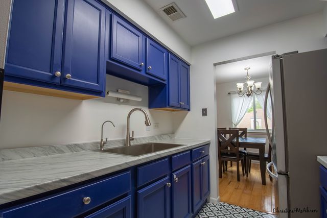 8473 Archer Avenue 204, Willow Springs, IL 60480