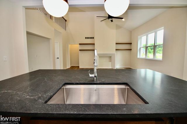 37 Janes Landing, South Lyon, MI 48178