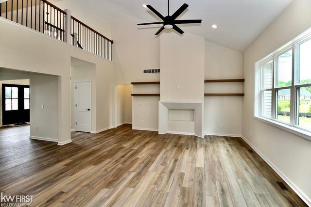 37 Janes Landing, South Lyon, MI 48178