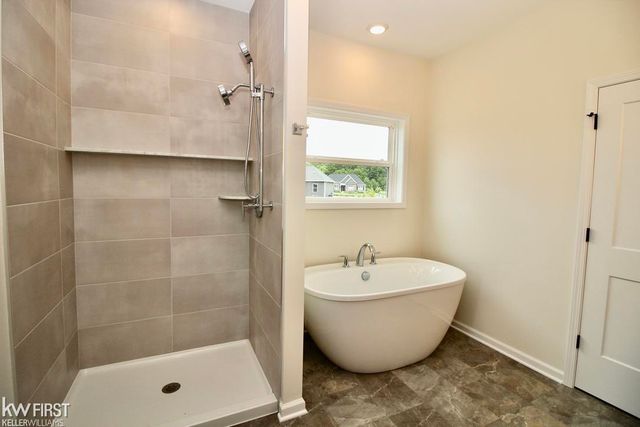 37 Janes Landing, South Lyon, MI 48178