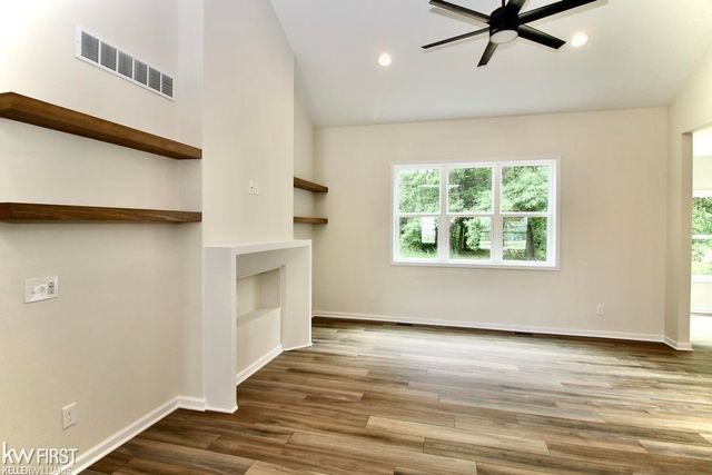 37 Janes Landing, South Lyon, MI 48178